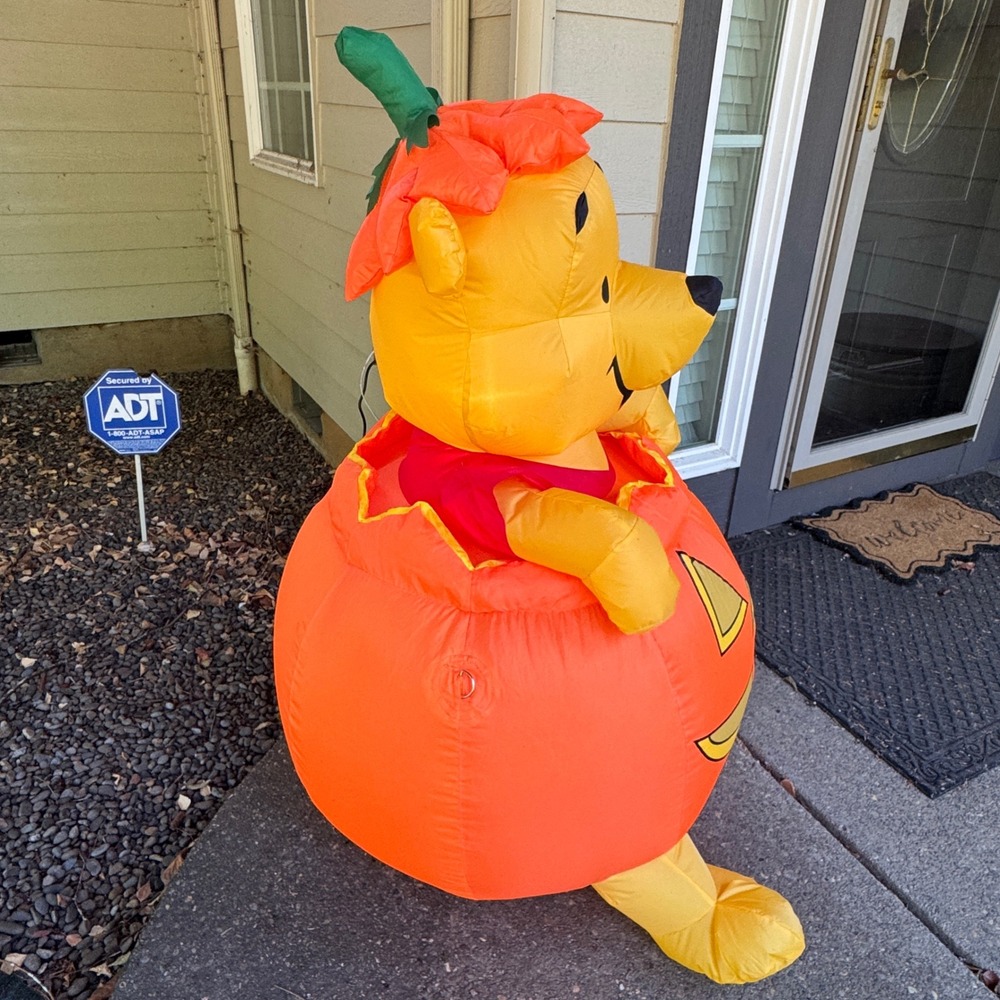 Disney Pooh Gemmy Airblown Halloween Inflatable Pumpkin 4.5 ft - Picture 2 of 4